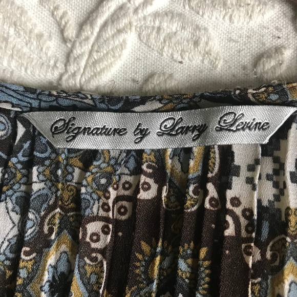 Larry Lavine Blouse, Wrinkle Free Blouse, Blue Top - Picture 4 of 7